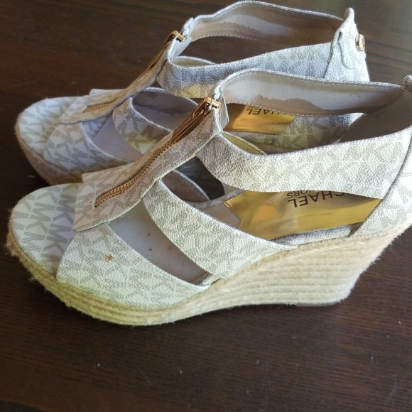 Wedge sandal - Picture 2 of 3